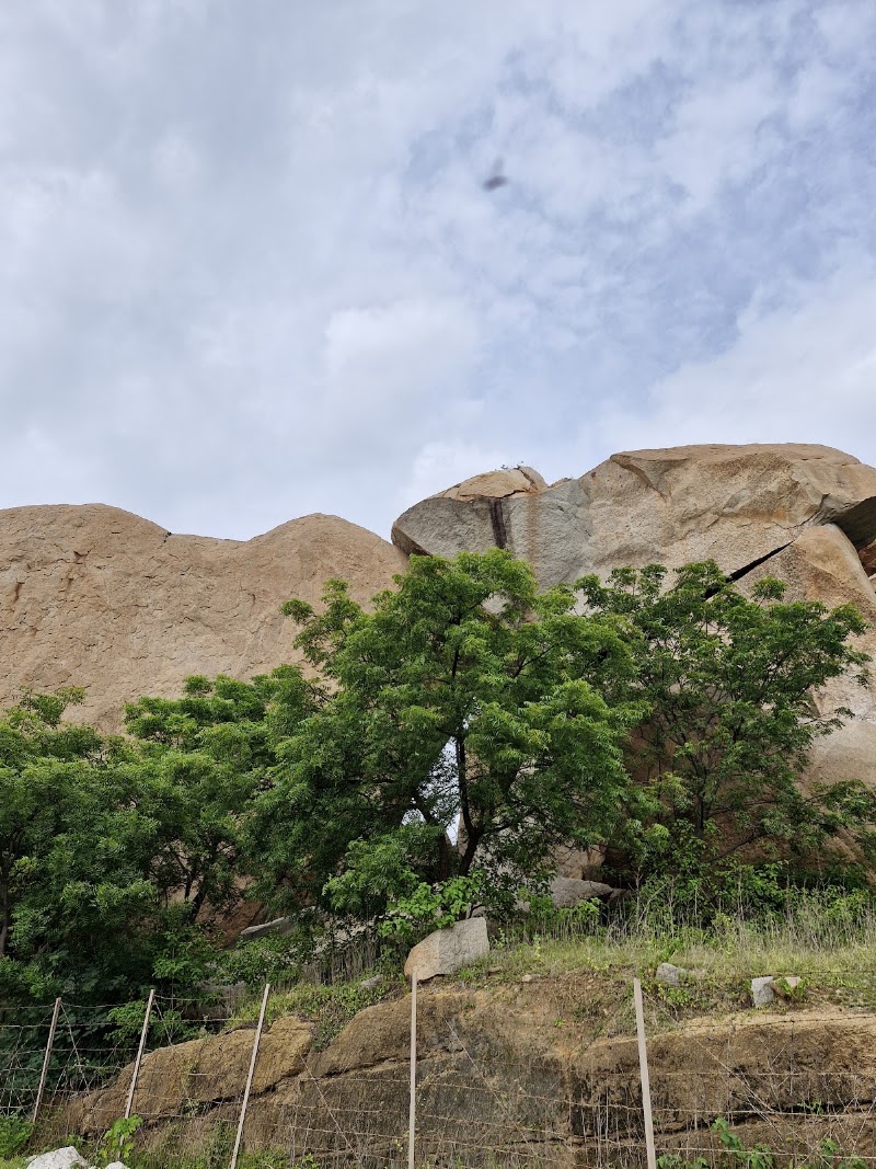 View point of sister stone - View point of sister stone, 8F96+XG2, Hampi, Kamalapura, Karnataka 583239, India