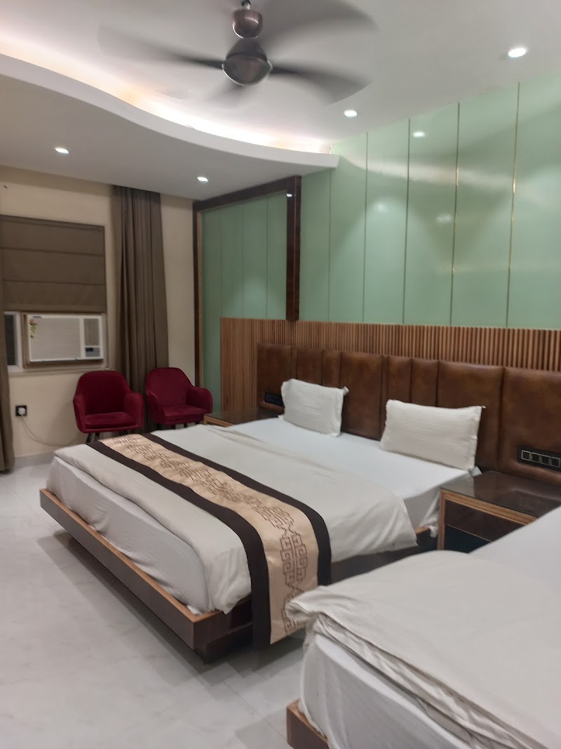 Hotel Tashkent Palace Paharganj New Delhi Railway Station - Hotel Tashkent Palace Paharganj New Delhi Railway Station 2712, Street Number 8, Bazar Sangatrashan, Chuna Mandi, Paharganj, New Delhi, Delhi 110055, India