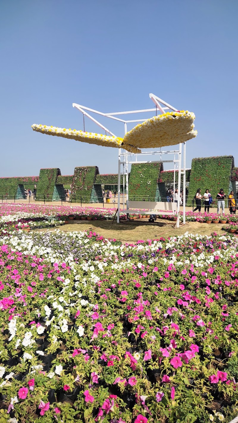 Sabarmati Riverfront Flower Park - Sabarmati Riverfront Flower Park Pujya Pramukh Swami Maharaj Marg, Ellisbridge, Ahmedabad, Gujarat 380006, India