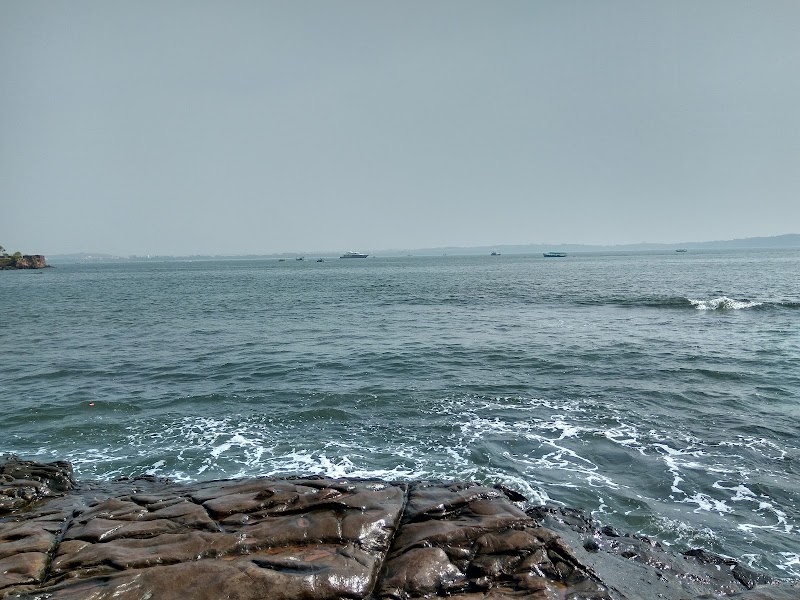 Aguada rocky Beach - Aguada rocky Beach FQVH+43H, Goa 403001, India
