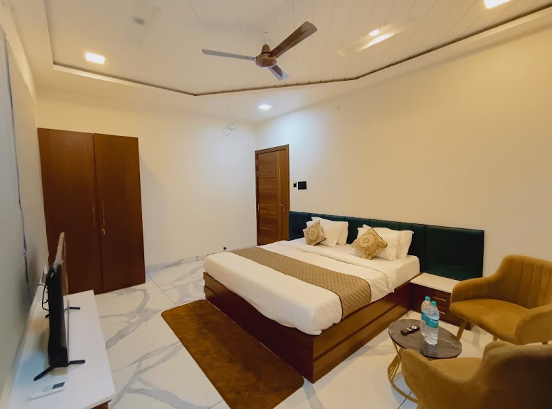 Hotel Nidhi Shree - Hotel Nidhi Shree kshipra vihar colony, c-17/15, Ujjain Dewas Rd, Adarsh Nagar, Nagjhiri, Nagziri, Ujjain, Madhya Pradesh 456010, India