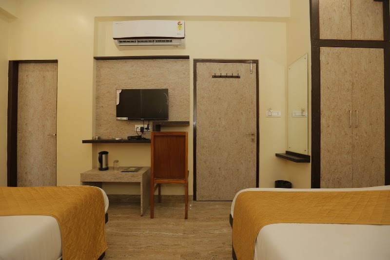 Hotel Raas Palace - Hotel Raas Palace 10 Fateh Singh Market Opp ITC Rajputana Sheraton, Station Rd, Gopalbari, Jaipur, Rajasthan 302006, India