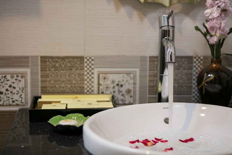Royal Holiday Hanoi Hotel - Royal Holiday Hanoi Hotel, 19 Ng. Hàng Hành, Hoàn Kiếm, Hà Nội, Vietnam