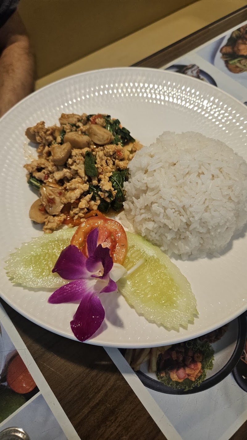 Soi 11 - Soi 11 ไชยยศ เลขที่ 139 Soi Sukhumvit 11, Khwaeng Khlong Toei Nuea, Watthana, Krung Thep Maha Nakhon 10110, Thailand