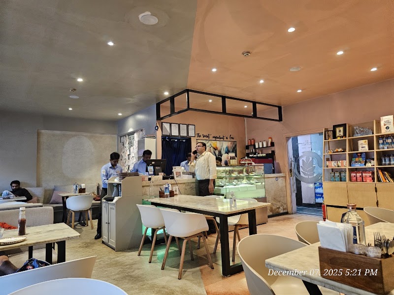 Earth Cafe @ Waterfield - Earth Cafe @ Waterfield Durga Chambers, Waterfield Road, above Pernia's Pop Up MEN, Bandra West, Mumbai, Maharashtra 400050, India