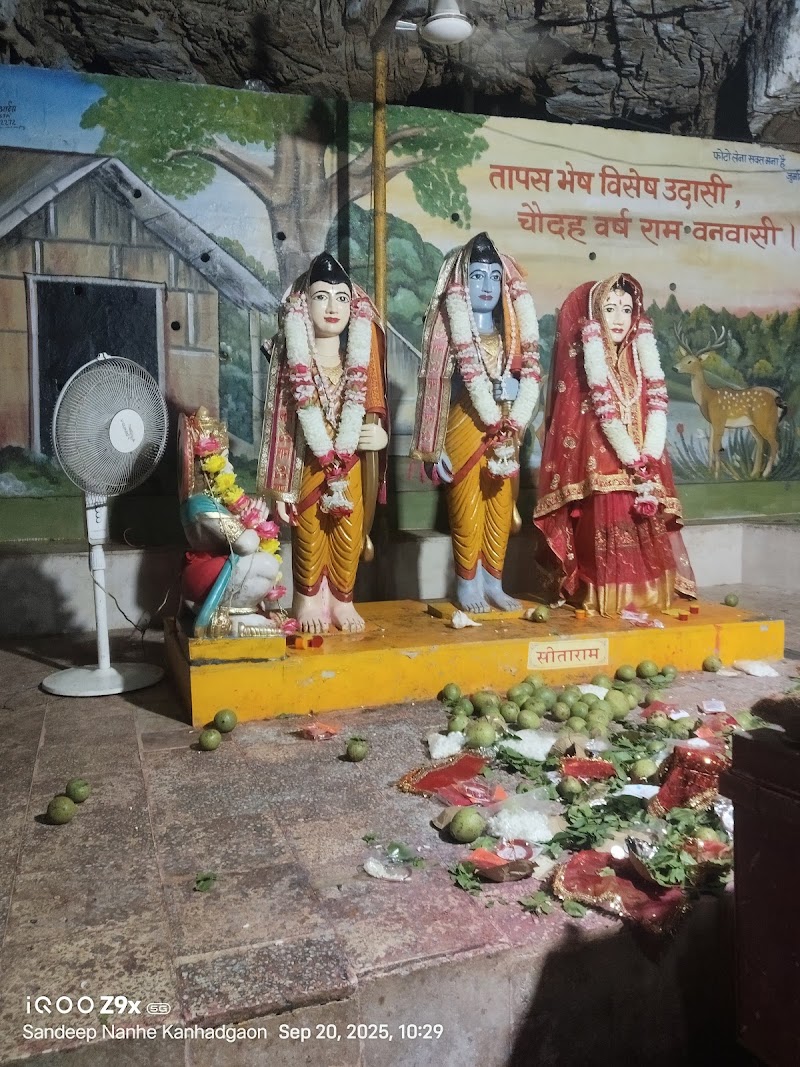 Sri Paramhansa Ashram, Chitrakoot - Sri Paramhansa Ashram, Chitrakoot, 3VC9+W86, Sati Anusuiya, Madhya Pradesh 210202, India