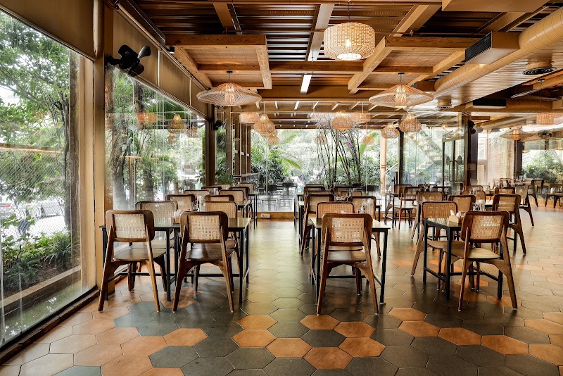 Iris Cafe HSR