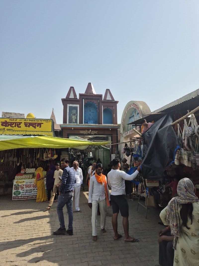 Vrindavan Tour - Vrindavan Tour 61/B, Om Nagar Chamunda Colony, Gayatri Tapobhoomi, Om Nagar Colony, Mathura, Uttar Pradesh 281001, India