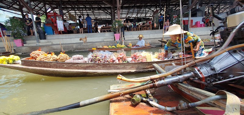 ตลาดน้ำเหล่าตั๊กลัก (ปากคลองลัดพลี)Lao Tuk Luck floating market - ตลาดน้ำเหล่าตั๊กลัก (ปากคลองลัดพลี)Lao Tuk Luck floating market ทางหลวงสาย325 ทางไปวัดสุน, GXC4+HR3 ตำบล ดำเนินสะดวก อำเภอดำเนินสะดวก ราชบุรี 70130, Thailand