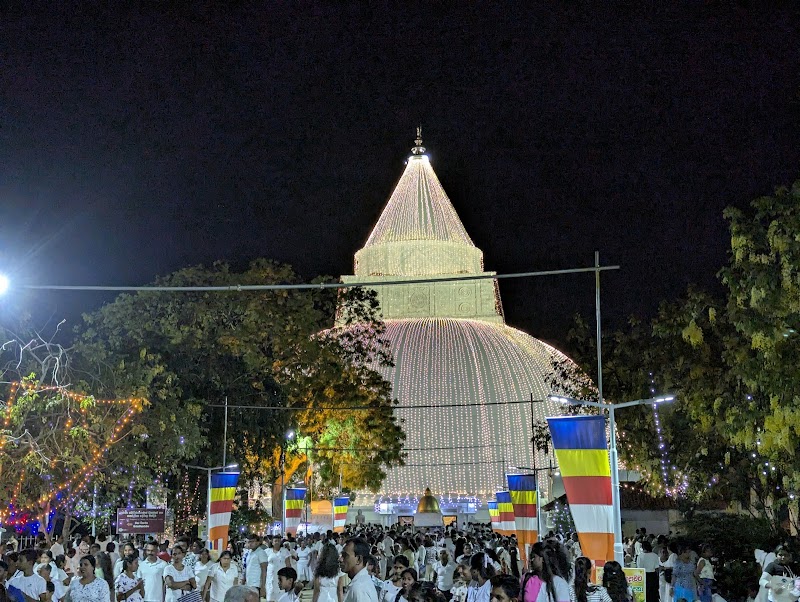 Tissamaharama Raja Maha Vihara - Tissamaharama Raja Maha Vihara Rubberwatte Rd, Tissamaharama, Sri Lanka