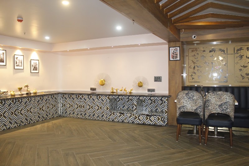 LUXUS INN HOTEL - LUXUS INN HOTEL Luby Circular Rd, Sardar Patel Nagar, Dhanbad, Jharkhand 826007, India