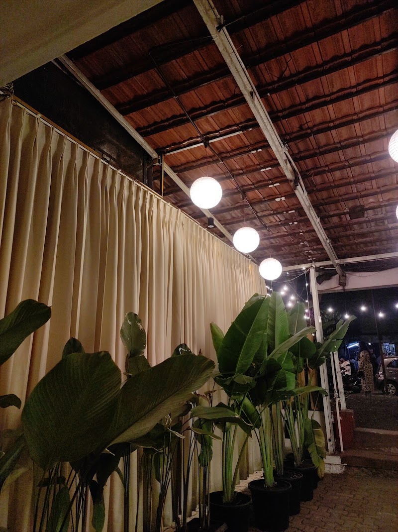BOUGAINVILLEA BISTRO & CAFE - BOUGAINVILLEA BISTRO & CAFE HIGHSCHOOL CHAUK, SAIBABA TEMPLE, B/H, Gangapur Rd, Near Nirmala Convent, Pramod Nagar, Nashik, Maharashtra 422013, India