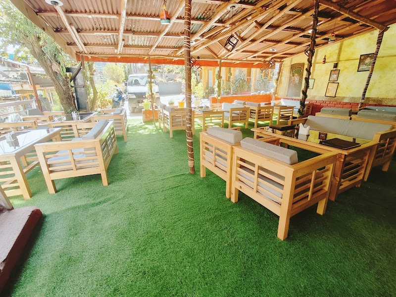 Mountain Dew Hotel - Omik Grills & Cafe - Mountain Dew Hotel - Omik Grills & Cafe Manu Temple Rd, Old Manali, Manali, Himachal Pradesh 175131, India