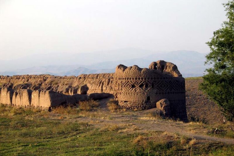 The Great Old Castle - The Great Old Castle, استان اردبیل، مشگين شهر، مسیر منتهی به کهنه قلعه، CM3Q+6M5, Iran