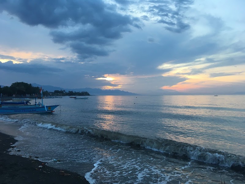 Lovina Beach - Lovina Beach, Jl. Raya Singaraja, R2PC+JMG, Temukus, Kecamatan Buleleng, Kaliasem, Kec. Banjar, Kabupaten Buleleng, Bali 80117, Indonesia