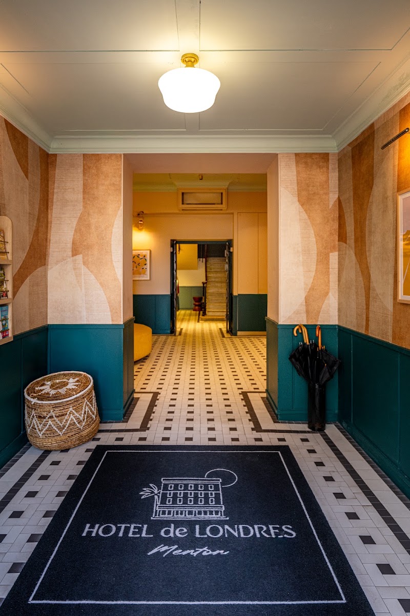 Hotel De Londres - Hotel De Londres 15 Av. Carnot, 06500 Menton, France