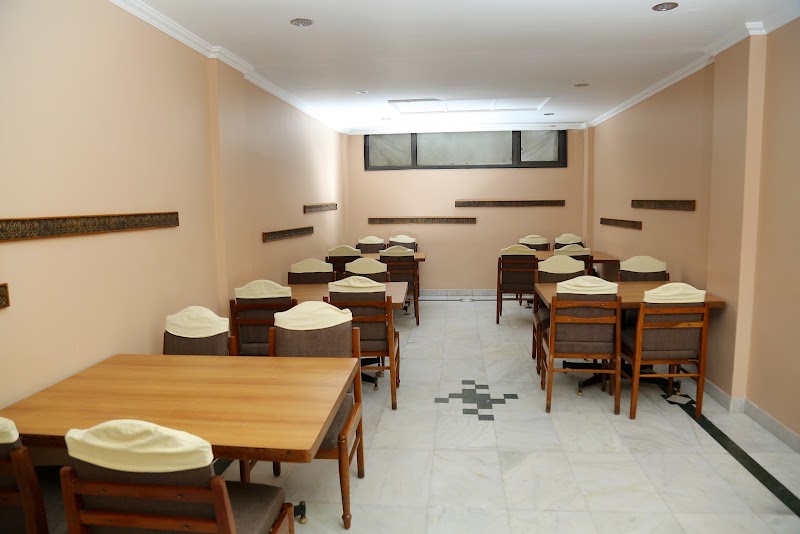 Surguru Veg Restaurant ஸற்குரு உணவகம் - Surguru Veg Restaurant ஸற்குரு உணவகம் 104, Sardar Vallabbhai Patel Salai, Heritage Town, Puducherry, 605001, India