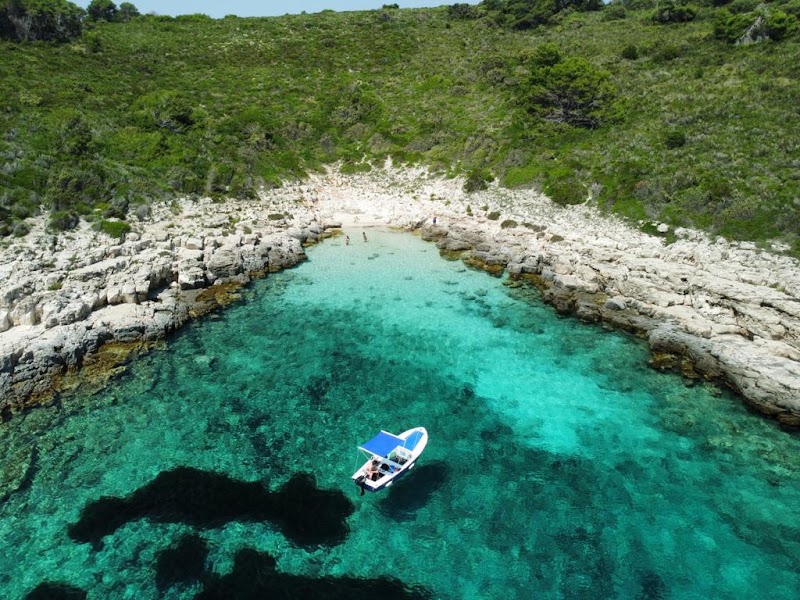 Arta Private Boat Tours Hvar – Blue & Green Caves, Red Rocks, Vis & Pakleni Islands - Arta Private Boat Tours Hvar – Blue & Green Caves, Red Rocks, Vis & Pakleni Islands Domovinskog rata 37, 21450, Hvar, Croatia