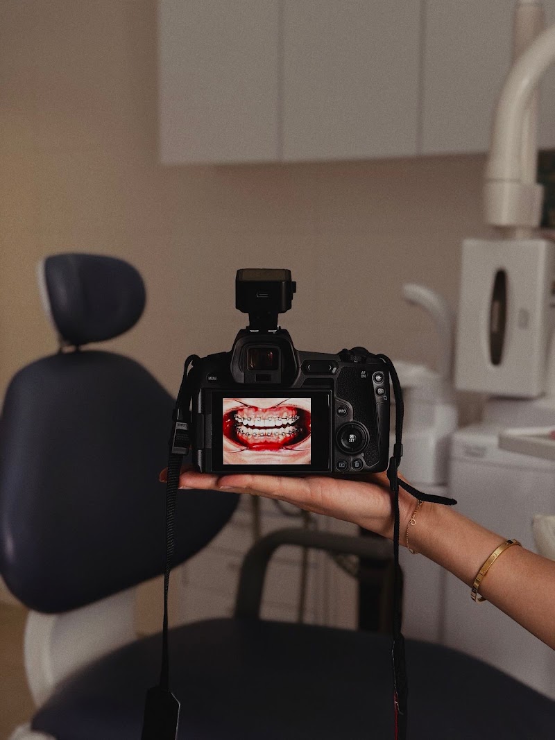 Saint George Dentistry - Saint George Dentistry, Jankovcova 788/16, 170 00 Praha 7-Holešovice, Czechia