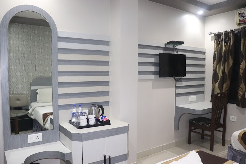 Hotel Grand Corporate - Hotel Grand Corporate Pillar No 41, Bailey Rd, opposite Paras HMRI Hospital, Samanpura, Raja Bazar, Khajpura, Patna, Bihar 800014, India