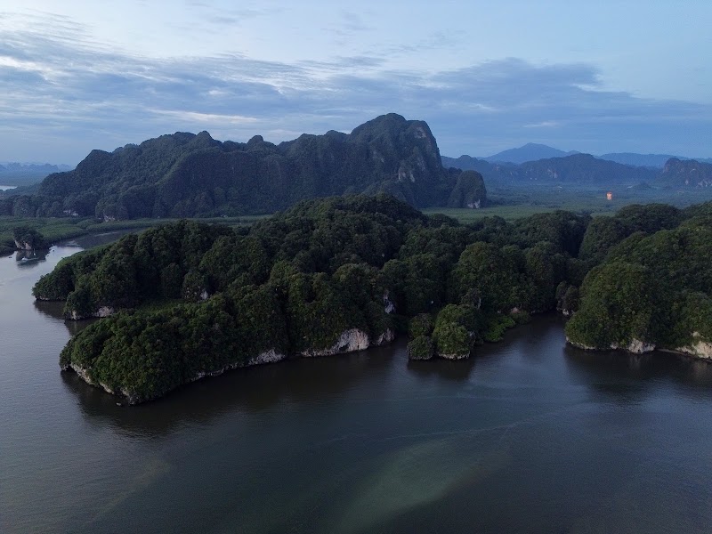 Monkey Beach - Monkey Beach 4QP3+XP, Khao Thong, Mueang Krabi District, Krabi, Thailand