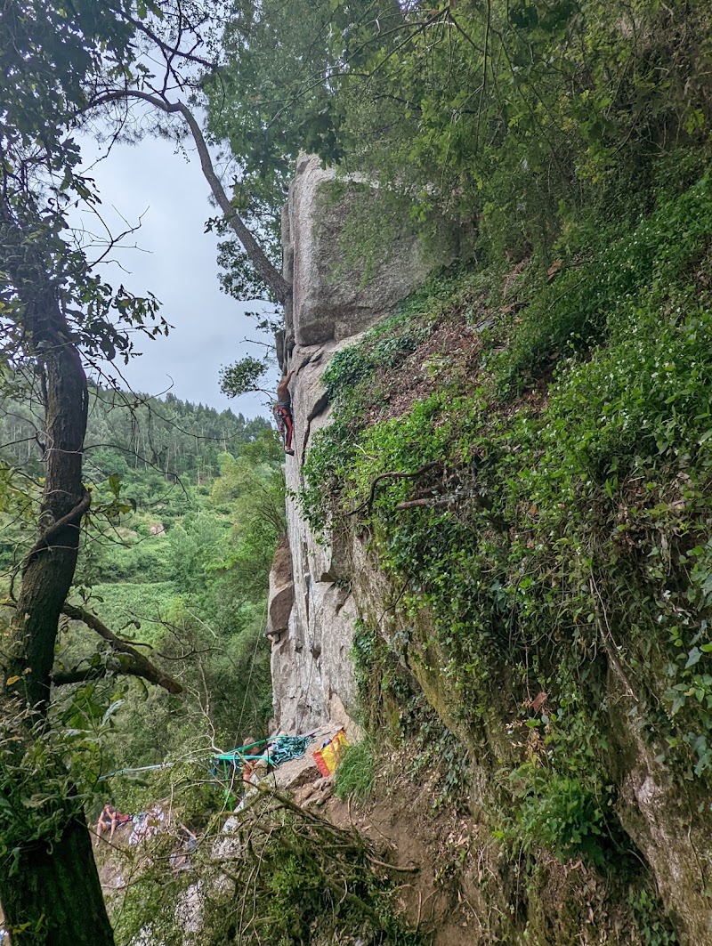 Zona de escalada do Ratão - Zona de escalada do Ratão Bairros, Castelo de Paiva 225, 4550-012 Bairros, Portugal