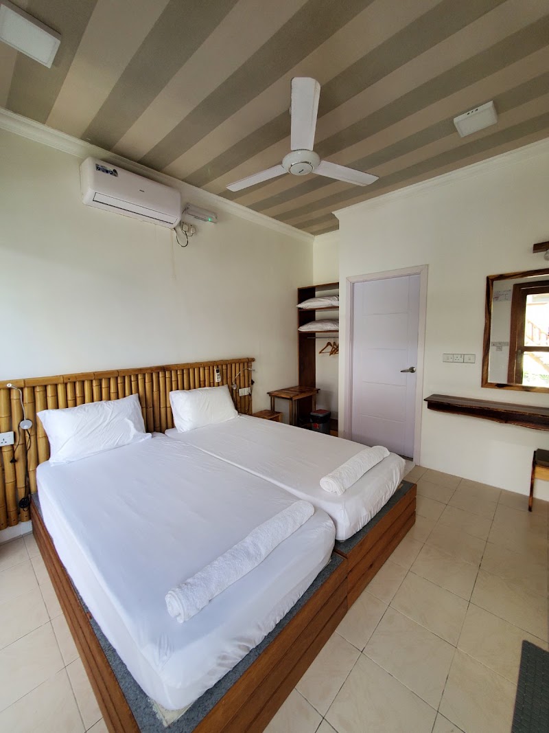 Sun and Surf - Sun and Surf 9MG2+8XM K, Neruveli Magu, Thulusdhoo, Maldives