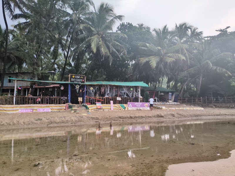 Om Ds Cafe (51) & Beach Stay - Om Ds Cafe (51) & Beach Stay Beach Facing Cafe, Kudle Bch Trl, Gokarna, Karnataka 581326, India