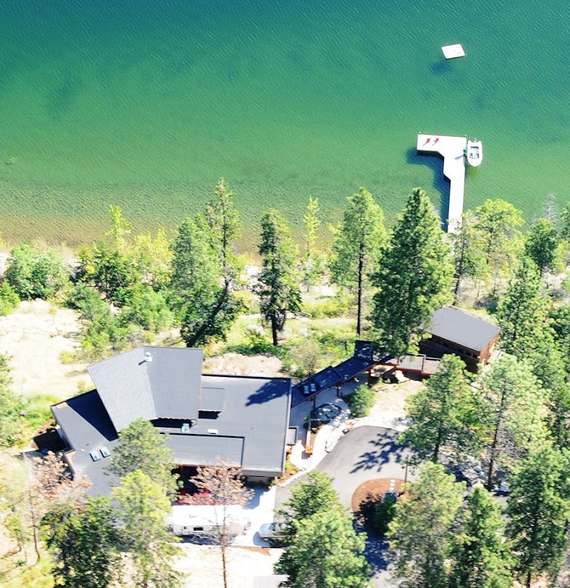 Pineacre on the Lake - Pineacre on the Lake 7220 Highway 97 South, Peachland, BC V0H 1X9, Canada