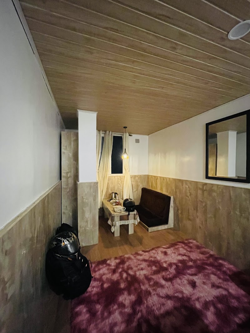 Darjeeling Guest House Deluxe - Darjeeling Guest House Deluxe 16, DB Giri Rd, Chota Kak Jhora, Darjeeling, West Bengal 734101, India