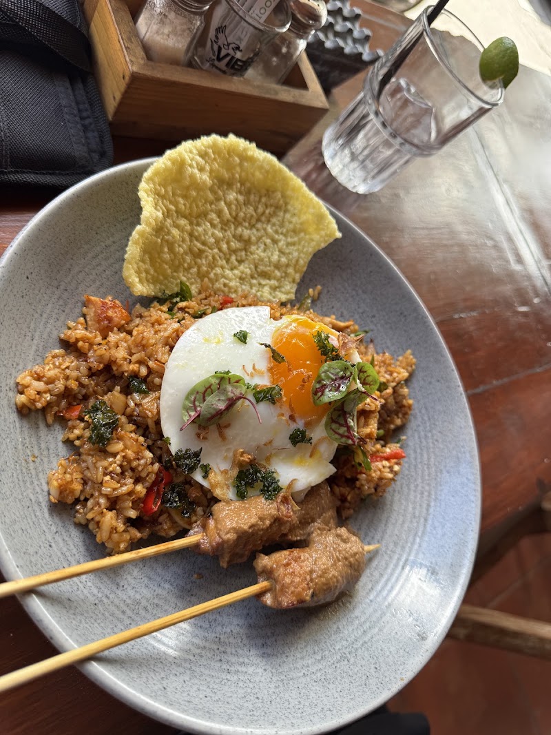 Oops Restaurant and Bar - Oops Restaurant and Bar, F7V7+3FM, Jl. Raya, Ubud, Kecamatan Ubud, Kabupaten Gianyar, Bali 80571, Indonesia