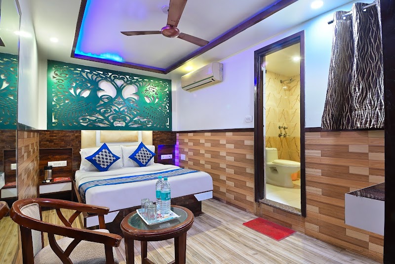 Hotel Glow Inn-3 Mins Walking From NDLS - Hotel Glow Inn-3 Mins Walking From NDLS 448, Chandi Wali Gali, Ratan Lal Market, Aram Bagh, Paharganj, New Delhi, Delhi 110055, India