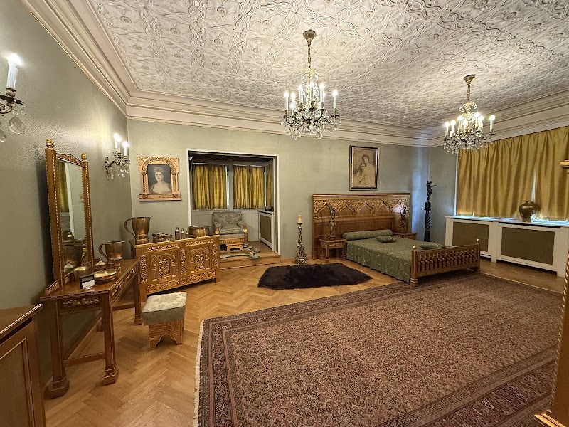 Pelișor Castle - Pelișor Castle, Aleea Peleșului 2, 106100 Sinaia, Romania