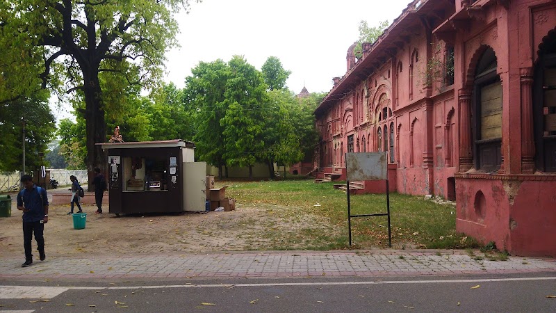 LU Chatra Sangh Chauraha - LU Chatra Sangh Chauraha VW7P+QRP, Babuganj, Hasanganj, Lucknow, Uttar Pradesh 226007, India
