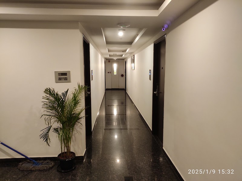 Grand Continent Malleshwaram A Sarovar Portico Affiliate - Grand Continent Malleshwaram A Sarovar Portico Affiliate, No. 18 & 19, 1st Cross, near Mantri square mall, |, Malleshwaram, Bengaluru, Karnataka 560003, India