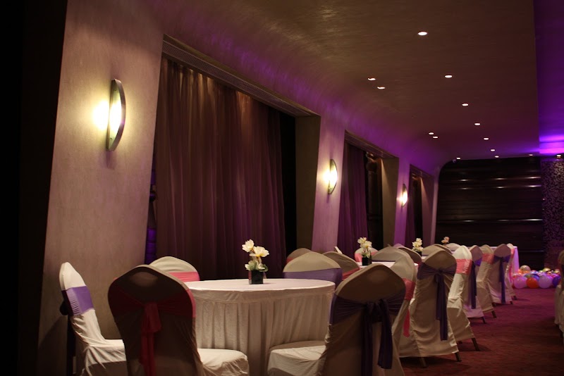 Radisson Hotel Mumbai Goregaon - Radisson Hotel Mumbai Goregaon S.V. Road, Veer Savarkar Flyover, Udyog Nagar, Goregaon West, Mumbai, Maharashtra 400062, India