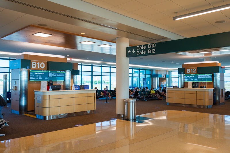 Sarasota Bradenton International Airport - Sarasota Bradenton International Airport, 6000 Rick Piccolo Cir, Sarasota, FL 34243, USA