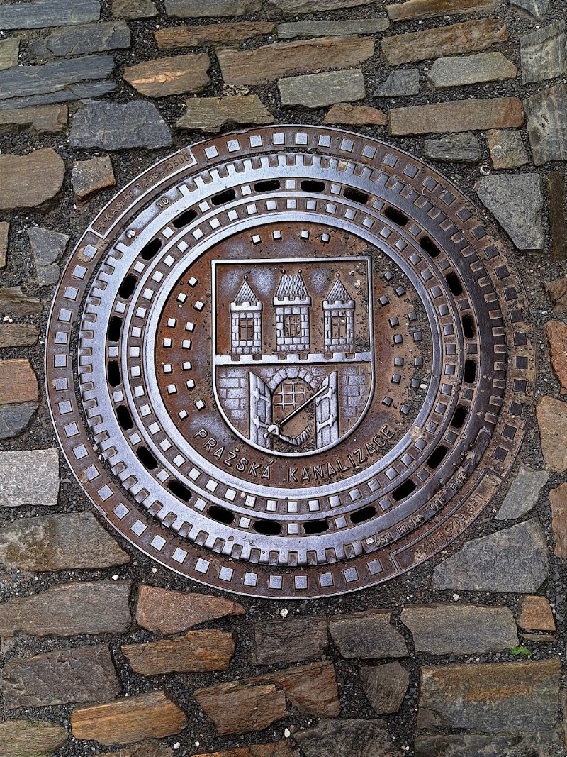 Pamětní deska Franz Kafka - Pamětní deska Franz Kafka, Zlatá ulička u Daliborky 22, Hradčany, 119 00 Praha-Praha 1, Czechia