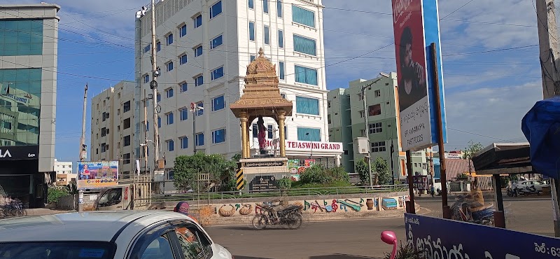 Tallapaka Annamacharya Statue - Tallapaka Annamacharya Statue CXHG+QGR, Mini Bypass Road, ISKCON City, Magunta Layout, Nellore, Andhra Pradesh 524003, India
