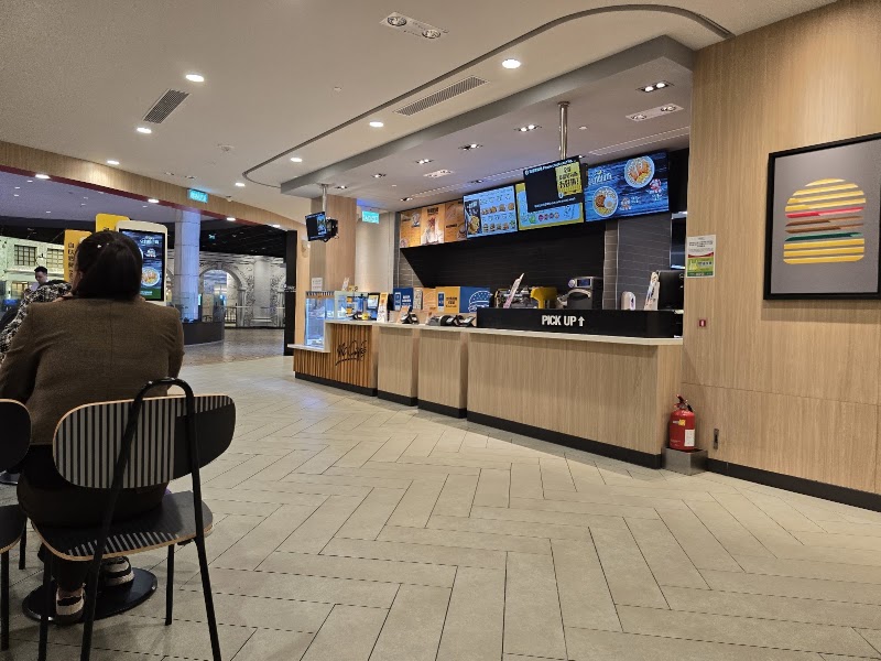 McDonald's at Studio City - McDonald's at Studio City Shop 2088, Macau Gourmet Walk, Studio City, Estr. do Istmo, Macao