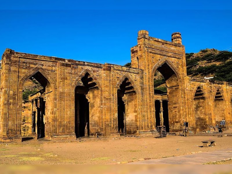 Adhai Din Ka Jhonpra