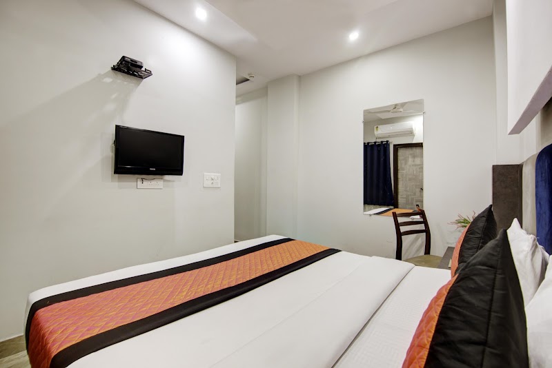 Hotel S B Inn Paharganj - Hotel S B Inn Paharganj 898 Chandi Wali Gali, Main Bazar Rd, Ratan Lal Market, Aram Bagh, Paharganj, New Delhi, Delhi 110055, India
