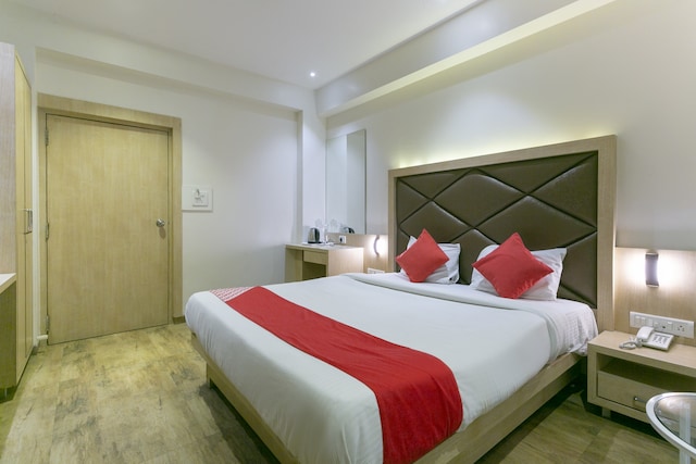 Collection O Prince Residency - Collection O Prince Residency Gopal Krishna Gokhale Marg, near Thane Railway Station, opp. Ashok Cinema, Jambli Naka, Thane West, Mumbai, Thane, Maharashtra 400602, India