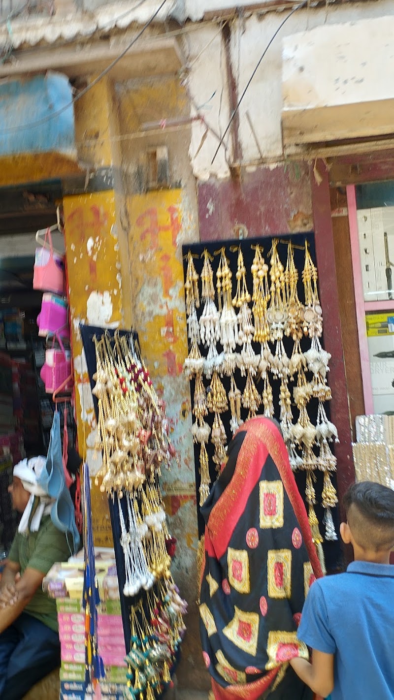 Gaudoliya Street Market, (Varanasi) - Gaudoliya Street Market, (Varanasi), 72, Dashashwamedh Ghat Rd, Lahori Tola, Varanasi, Uttar Pradesh 221001, India