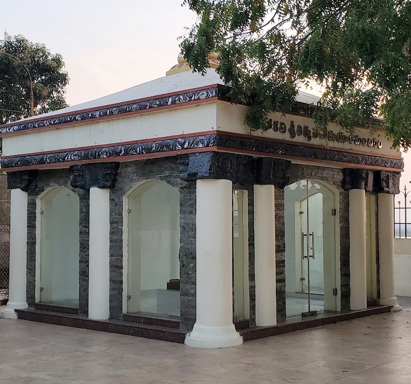 MAHAKAVI SHRI TIKKANA SOMAYAJI MANDIRAM - MAHAKAVI SHRI TIKKANA SOMAYAJI MANDIRAM FX8M+7XJ, Brindavan Colony, Nellore, Andhra Pradesh 524001, India