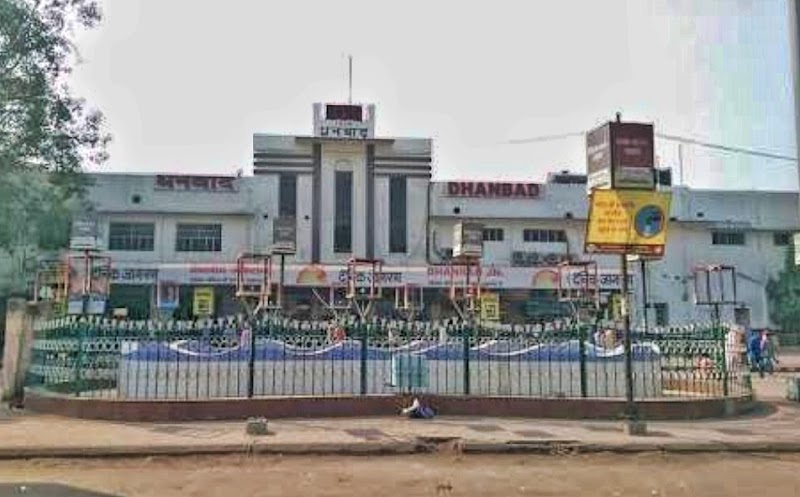 DHANBAD RAILWAY STATION(South Side) - DHANBAD RAILWAY STATION(South Side), QCRH+7F7, Dhanbad Railway Station Rd, Purana Bazar, Wassepur, Dhanbad, Jharkhand 826007, India