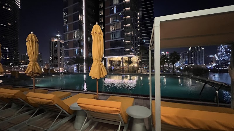 Lolita pool bar & lounge - Lolita pool bar & lounge Marasi Drive, Main Road - Pullman Dubai Downtown - PD Floor - الخليج التجاري - دبي - United Arab Emirates