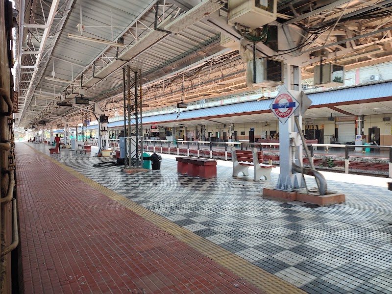 Alappuzha railway station platform 1 - Alappuzha railway station platform 1, F8PC+3RR, Kunnumpuram, Alappuzha, Keralam 688012, India
