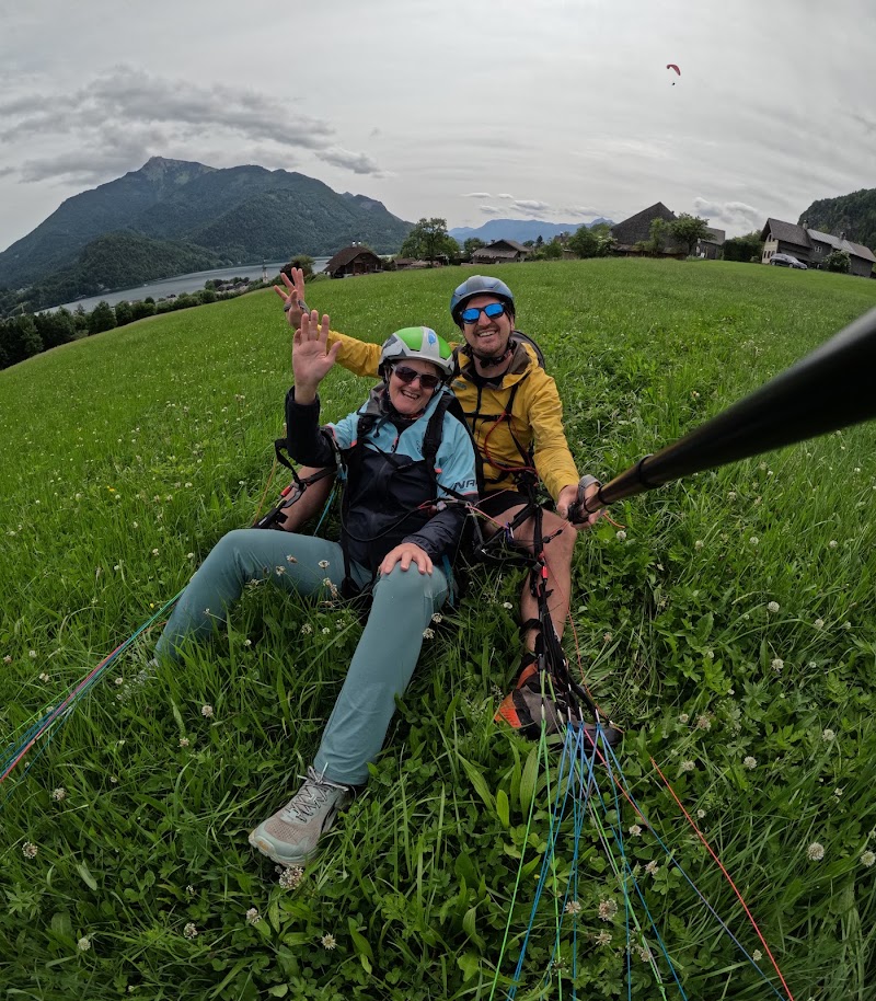 FlyTandem Paragliding St.Gilgen - Paragleiten/ Tandemfliegen am Wolfgangsee - FlyTandem Paragliding St.Gilgen - Paragleiten/ Tandemfliegen am Wolfgangsee, Konrad-Lesiak-Platz 3, 5340 St. Gilgen, Austria