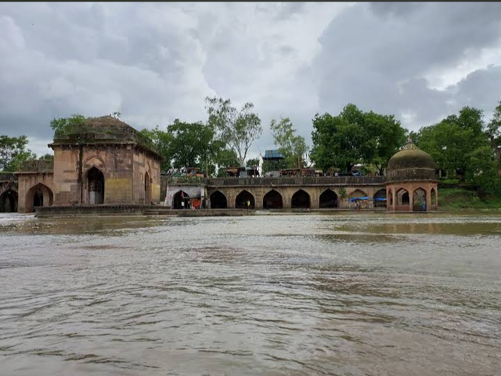 Kaliyadeh Palace - Kaliyadeh Palace Island on the bank of Kshipra River, 6QXH+J5G, Madhya Pradesh 456003, India